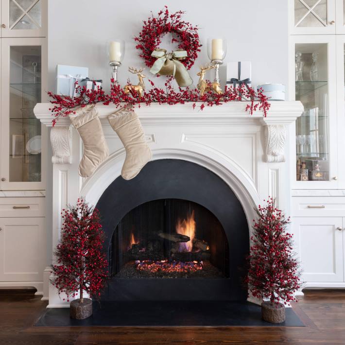 King of Christmas Accessories Red Berry Collection 4-Piece Set Unlit DBVN112