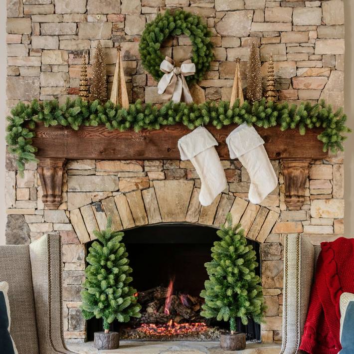 King of Christmas Accessories Royal Fir Collection 4-Piece Set with Warm White LED Lights (Battery Plug Operated) DBVN109