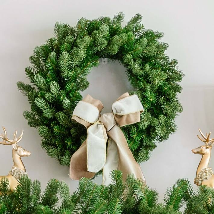 King of Christmas Accessories 24" Cypress Spruce Wreath with Warm White LED Lights (Battery Operated) DBVN58