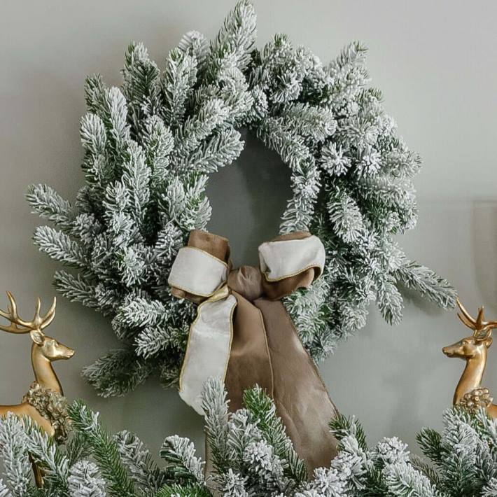 King of Christmas Accessories 24" Flock Wreath with Warm White LED Lights (Battery Operated) DBVN50