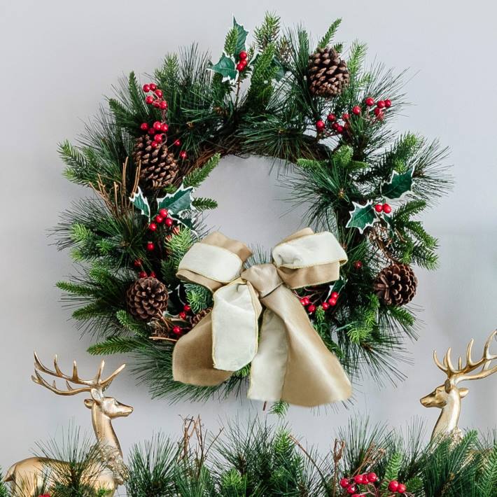 King of Christmas Accessories 24" Redwood Wreath with 50 Warm White Led Lights (Battery Operated) DBVN66
