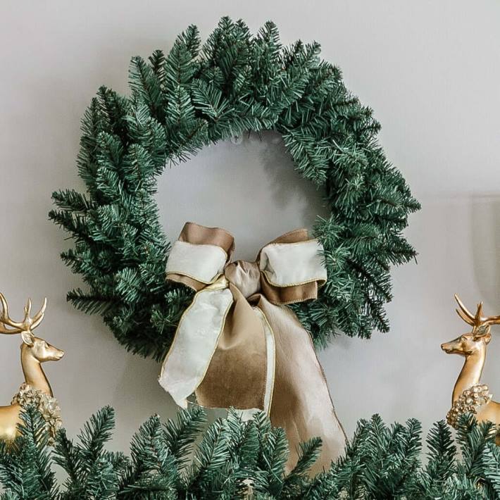 King of Christmas Accessories 24" Tribeca Spruce Blue Wreath with Warm White LED Lights (Battery Operated) DBVN54