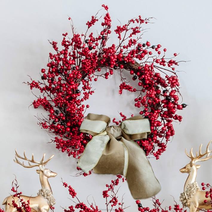 King of Christmas Accessories 24" Red Berry Wreath Unlit DBVN69